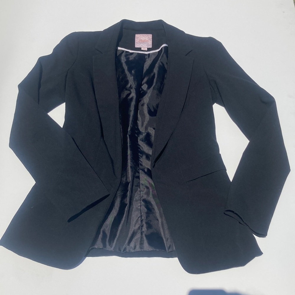 Padded Shoulders Black Blazer